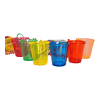 12 collares de perlas con vasos para shots translucidos